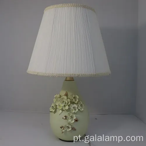 Lâmpada decorativa de ouro luxuosa com design de cerâmica